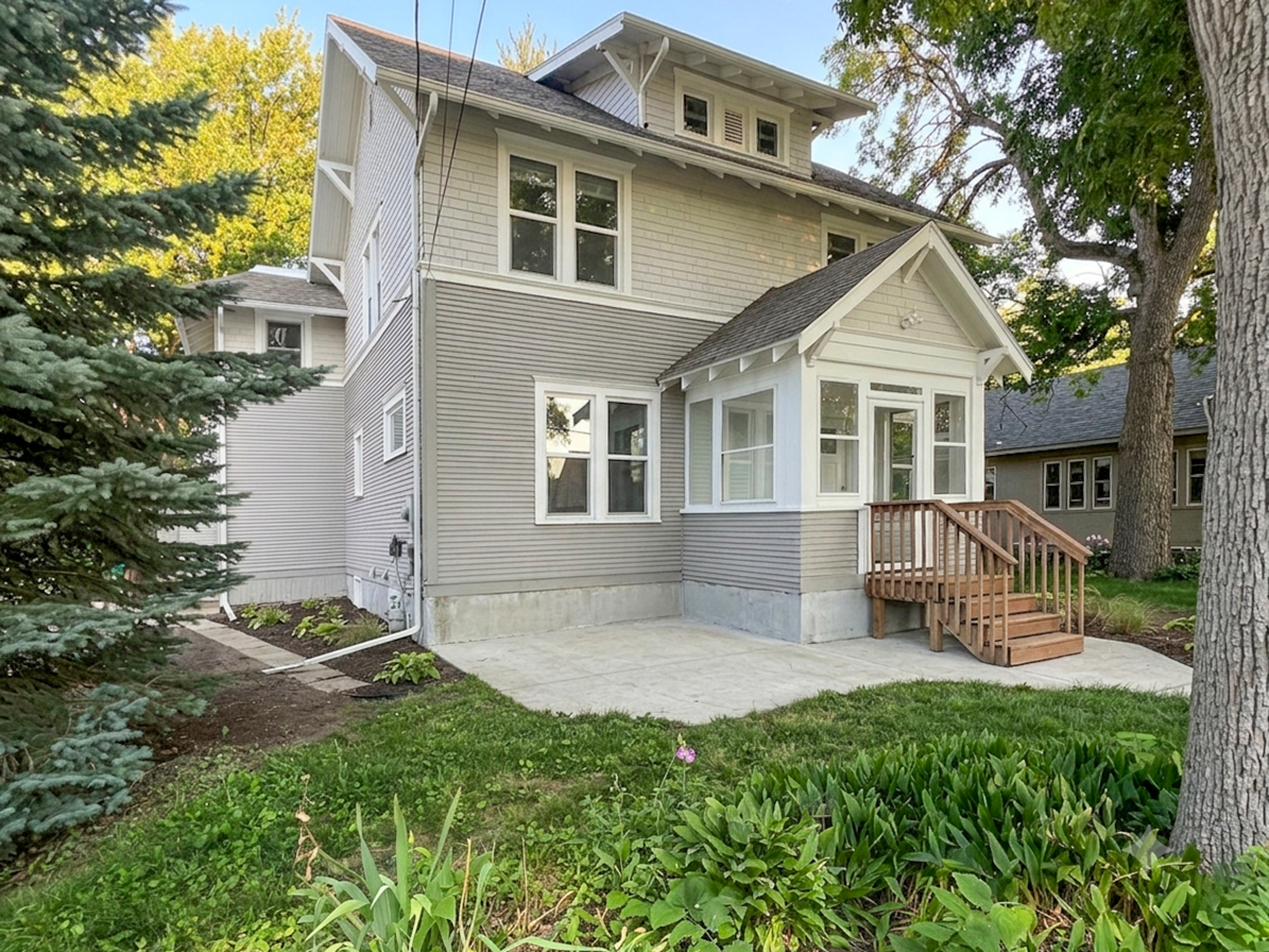 711 Clausen Avenue